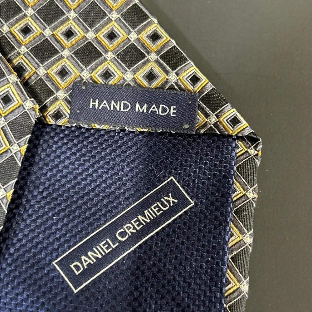 Daniel Cremieux 100% Silk Neck Tie Black/Silver Squares Geometric 59 x 3 3/16
